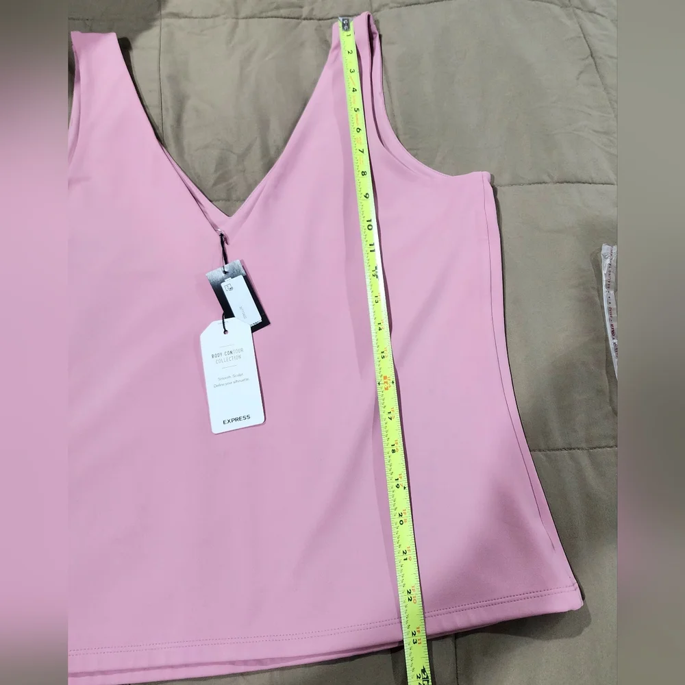 NWT Express Body Contour High Compression Double V-Neck Tank Size XL - Picture 6 of 11